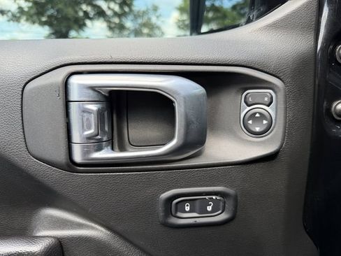 Used 2022 Jeep Wrangler Sport AWD/4WD image 12