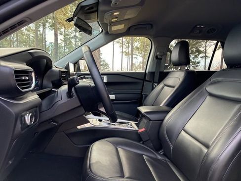 Used 2022 Ford Explorer XLT w/ Equipment Group 202A image 21