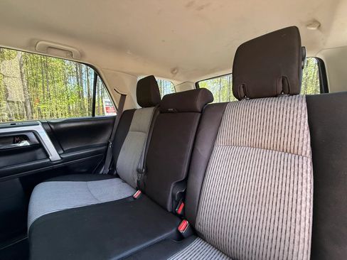 Used 2015 Toyota 4Runner SR5 AWD/4WD image 17