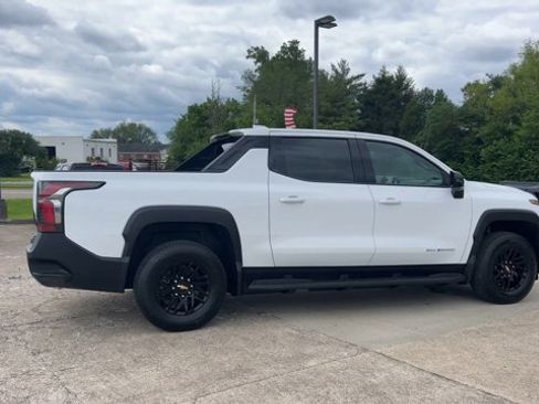 New 2025 Chevrolet Silverado EV LT image 9