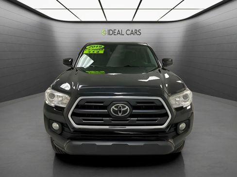 Used 2019 Toyota Tacoma SR5 AWD/4WD image 2