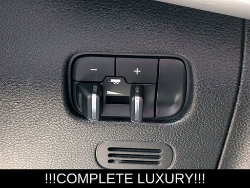 Used 2023 Jeep Wagoneer Series III w/ Premium Group I AWD/4WD image 37