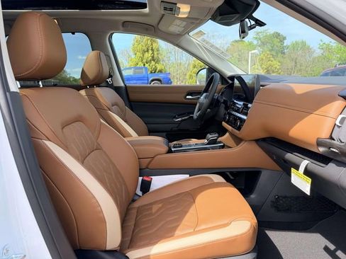 New 2026 Nissan Pathfinder Platinum AWD/4WD image 10
