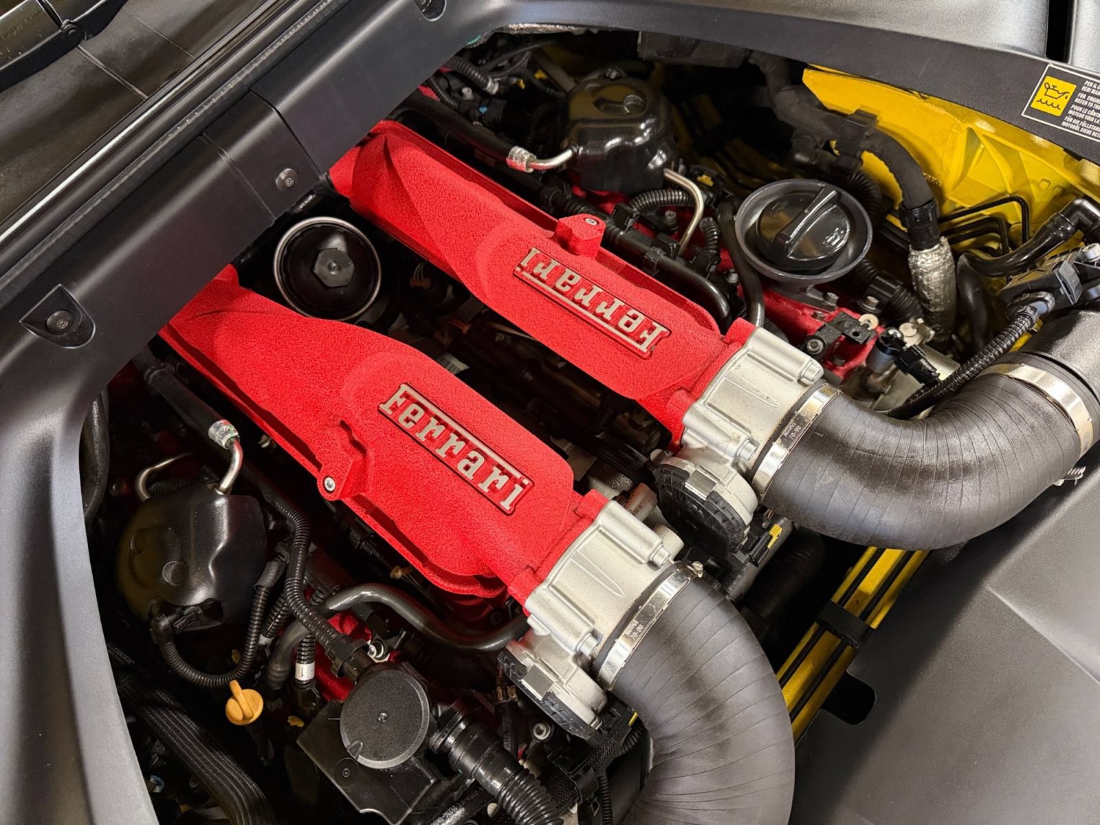 Used 2015 Ferrari California T RWD image 40