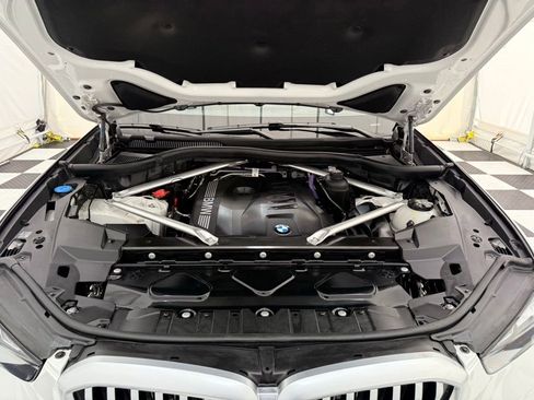 Used 2024 BMW X5 xDrive40i w/ Premium Package image 11