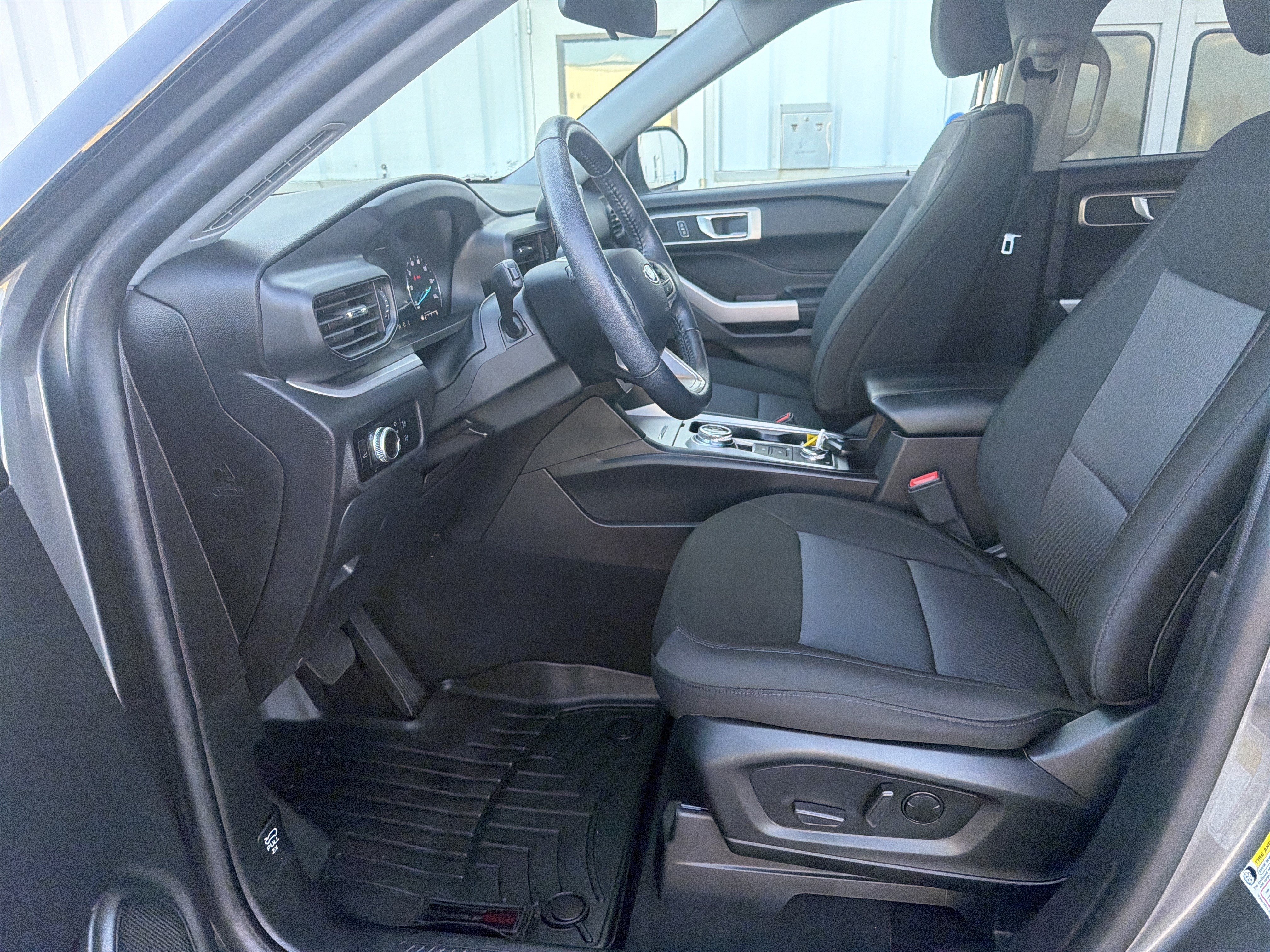Used 2023 Ford Explorer XLT w/ Class IV Trailer Tow Package AWD/4WD image 19
