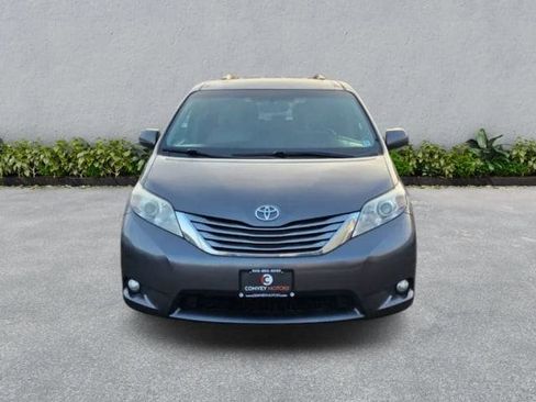 Used 2017 Toyota Sienna XLE Premium w/ Cargo Management Package image 3