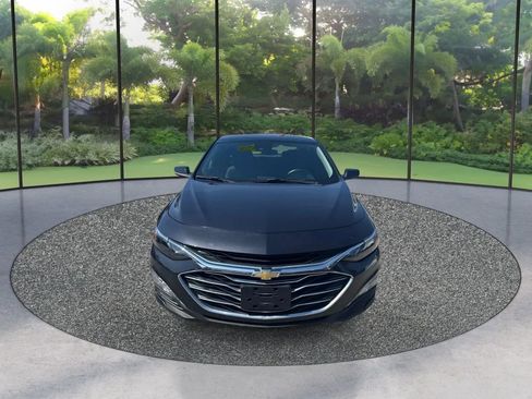 Used 2023 Chevrolet Malibu LT FWD image 2