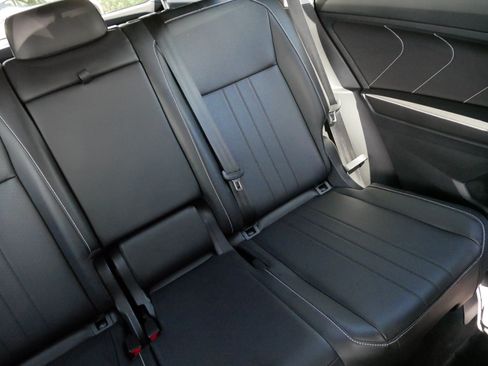 Certified 2024 Volkswagen Tiguan SE AWD/4WD image 14