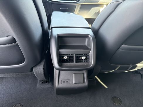 Used 2024 Cadillac Lyriq Luxury image 28