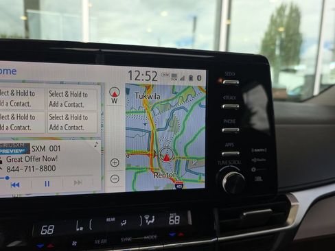 Used 2022 Toyota Sienna XLE w/ XLE Plus Package FWD image 3