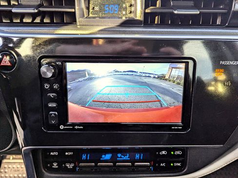 Used 2018 Toyota Corolla iM image 21