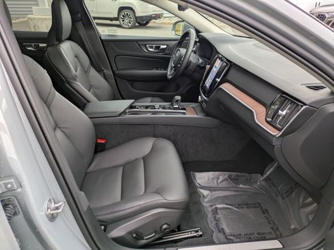 Certified 2025 Volvo V60 B5 Cross Country Plus image 33