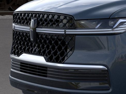 New 2026 Lincoln Navigator L Reserve AWD/4WD image 17