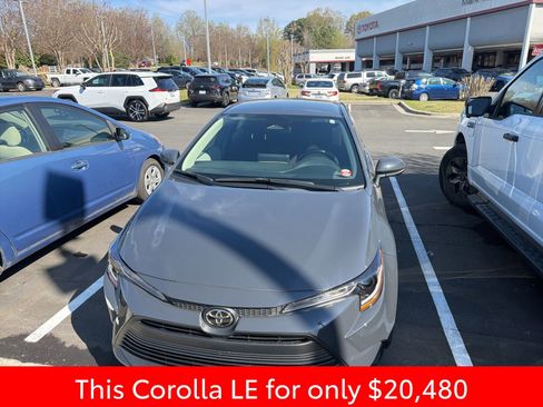 Used 2025 Toyota Corolla LE image 7