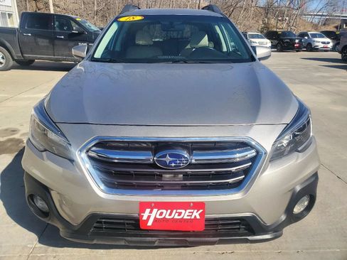 Used 2018 Subaru Outback 2.5i Premium AWD/4WD image 2