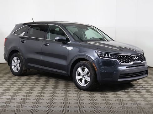 Used 2022 Kia Sorento LX FWD image 2