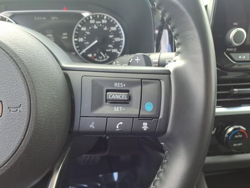 Used 2025 Nissan Pathfinder SV image 10