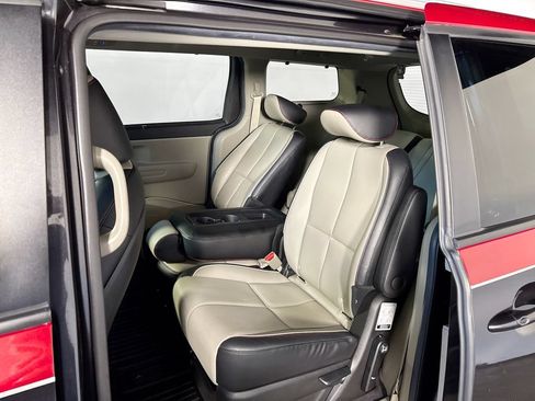 Used 2020 Kia Sedona EX FWD image 18
