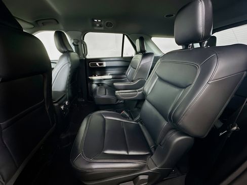 Used 2021 Ford Explorer XLT w/ Equipment Group 202A image 27