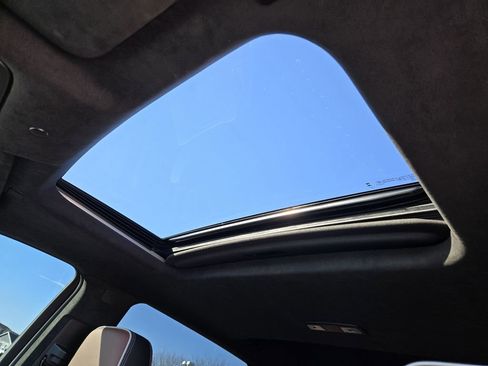 Used 2024 GMC Sierra 2500 Denali Ultimate image 7