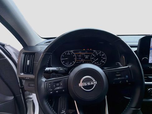 Used 2024 Nissan Pathfinder SL FWD image 11