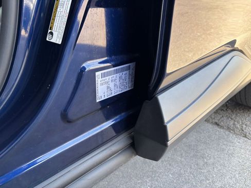 Used 2025 Nissan Rogue SV FWD image 31