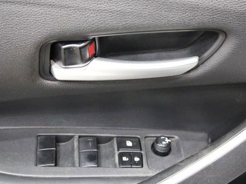 Used 2021 Toyota Corolla SE image 16