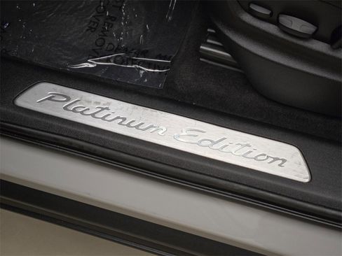 Used 2022 Porsche Cayenne Platinum Edition image 34