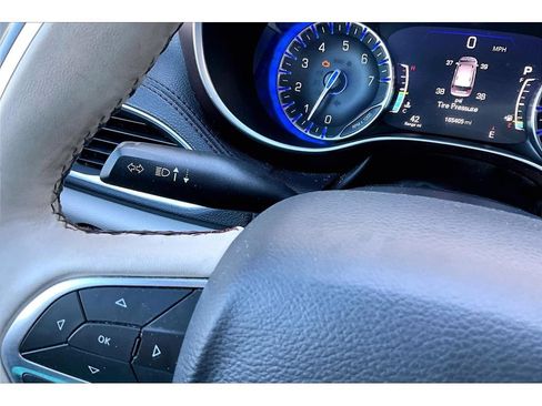 Used 2020 Chrysler Pacifica Limited FWD image 20