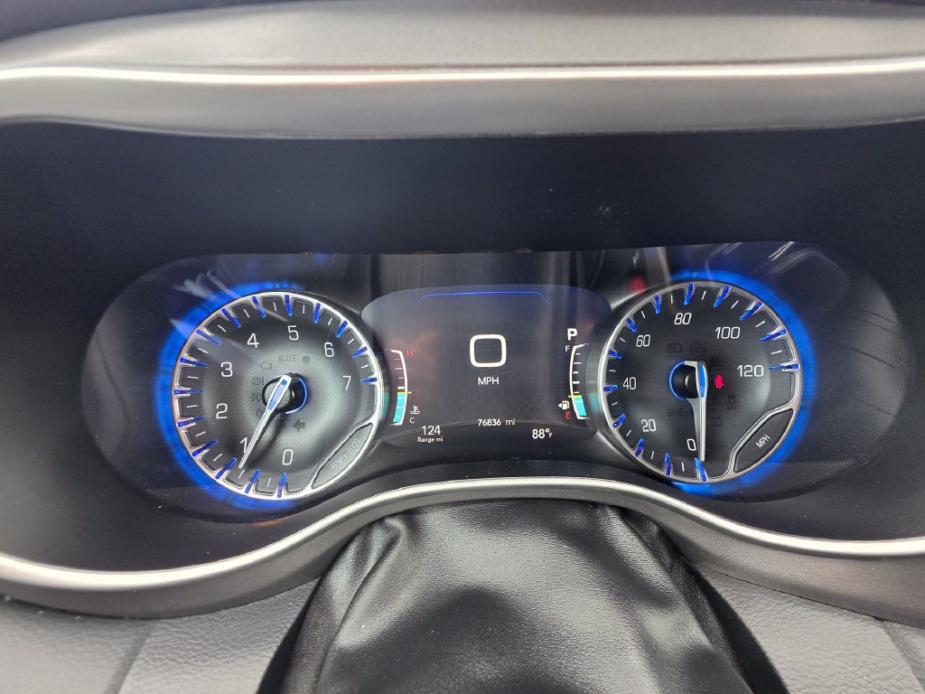 Used 2023 Chrysler Pacifica Touring-L FWD image 18