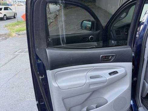 Used 2013 Toyota Tacoma 4x4 Double Cab w/ TRD Off-Road Pkg image 16