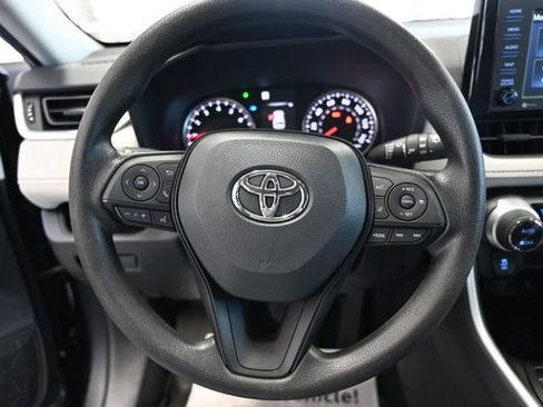 Used 2022 Toyota RAV4 XLE image 22