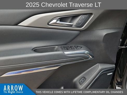 Used 2025 Chevrolet Traverse LT AWD/4WD image 21