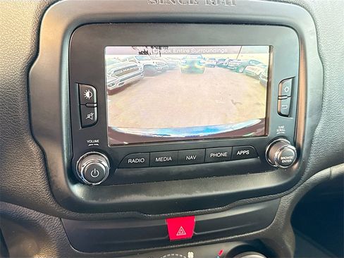 Used 2016 Jeep Renegade Latitude image 15