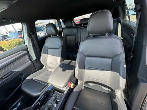 Used 2023 Volkswagen Atlas Cross Sport SE image 29