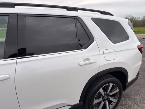 Used 2024 Honda Pilot Touring image 10