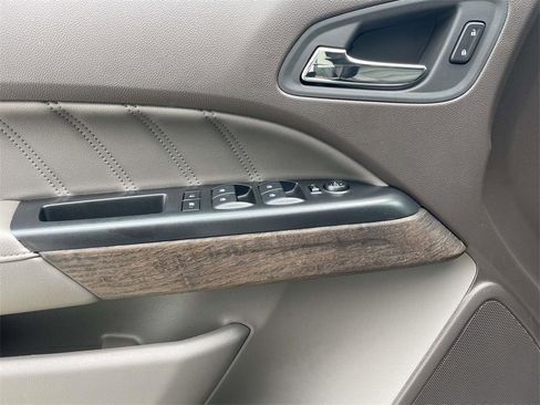 Used 2022 GMC Canyon Denali image 16