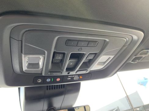 Used 2025 GMC Sierra 3500 AT4 w/ AT4 Premium Plus Package image 23