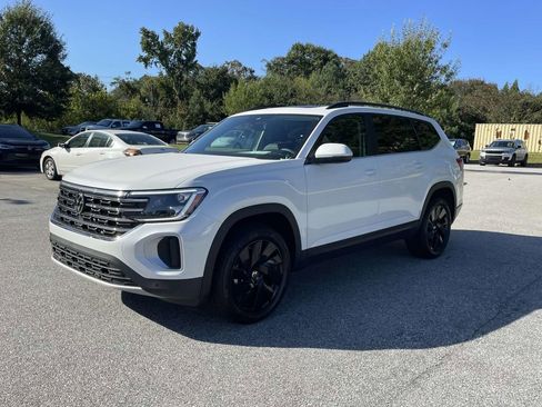 New 2026 Volkswagen Atlas SE FWD image 3