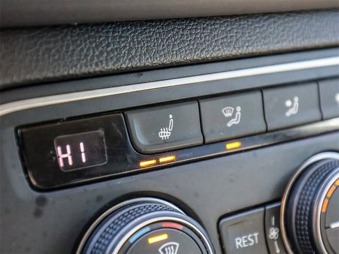 Used 2019 Volkswagen Atlas SE image 30