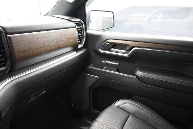 Used 2024 Chevrolet Silverado 1500 High Country w/ Z71 Off-Road Package AWD/4WD image 8