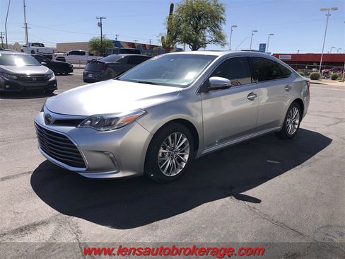 Used 2018 Toyota Avalon Limited w/ Carpet Mat Package FWD image 4