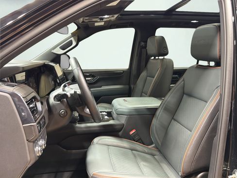 Used 2025 GMC Yukon AT4 AWD/4WD image 22