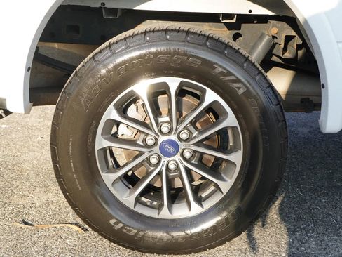 Used 2018 Ford F150 XLT w/ Equipment Group 302A Luxury AWD/4WD image 12