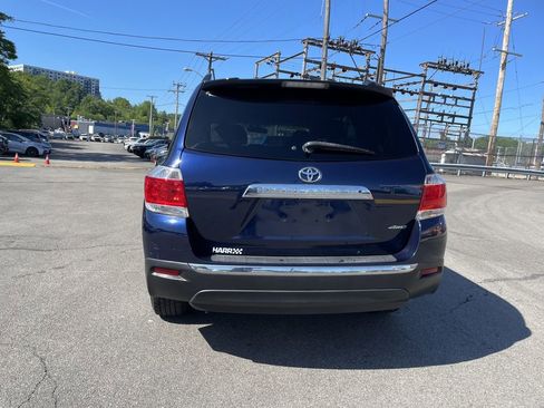 Used 2012 Toyota Highlander 4WD w/ Tech Pkg image 4