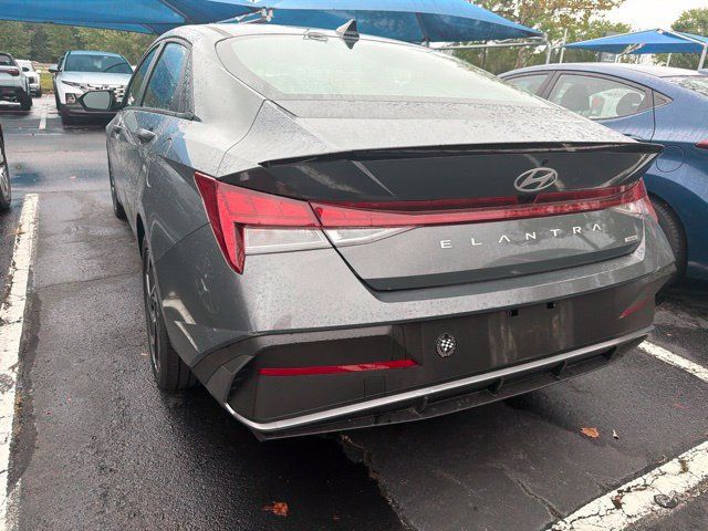 Used 2025 Hyundai Elantra SEL FWD image 8