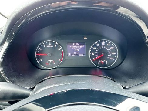 Used 2023 Kia Seltos EX image 11