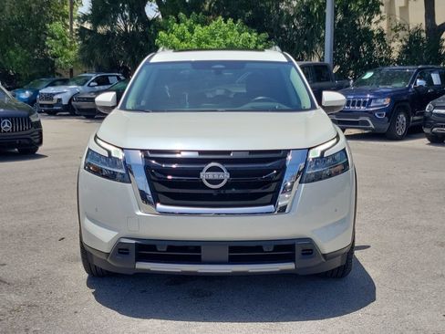 Certified 2024 Nissan Pathfinder Platinum FWD image 11