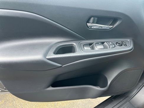 Used 2025 Nissan Versa SV image 18